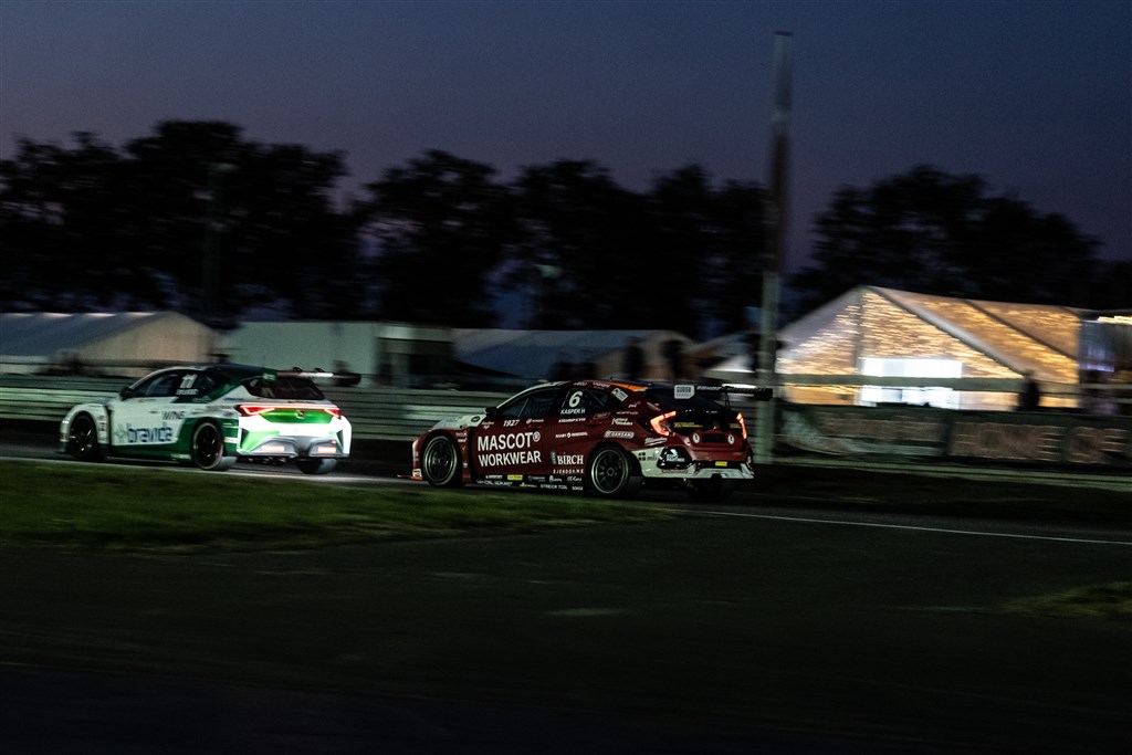 Kasper H. Jensen jagter Nicolai Sylvest i starten af finalen.
(Foto: TCR Denmark)